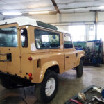 Restauration de véhicule tout-terrain : photo des travaux sur un Defender Lybian Sand année 1998 - Garage 4x4 90